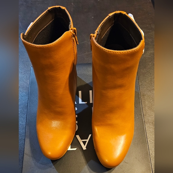 Naturalizer Tawny Berri boot size 7 - Picture 6 of 6